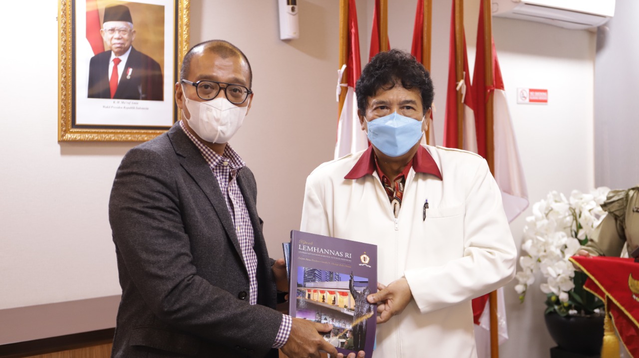 Kepala BPIP, Yudian Wahyudi bersama Gubernur Lemhannas, Andi Widjajanto.