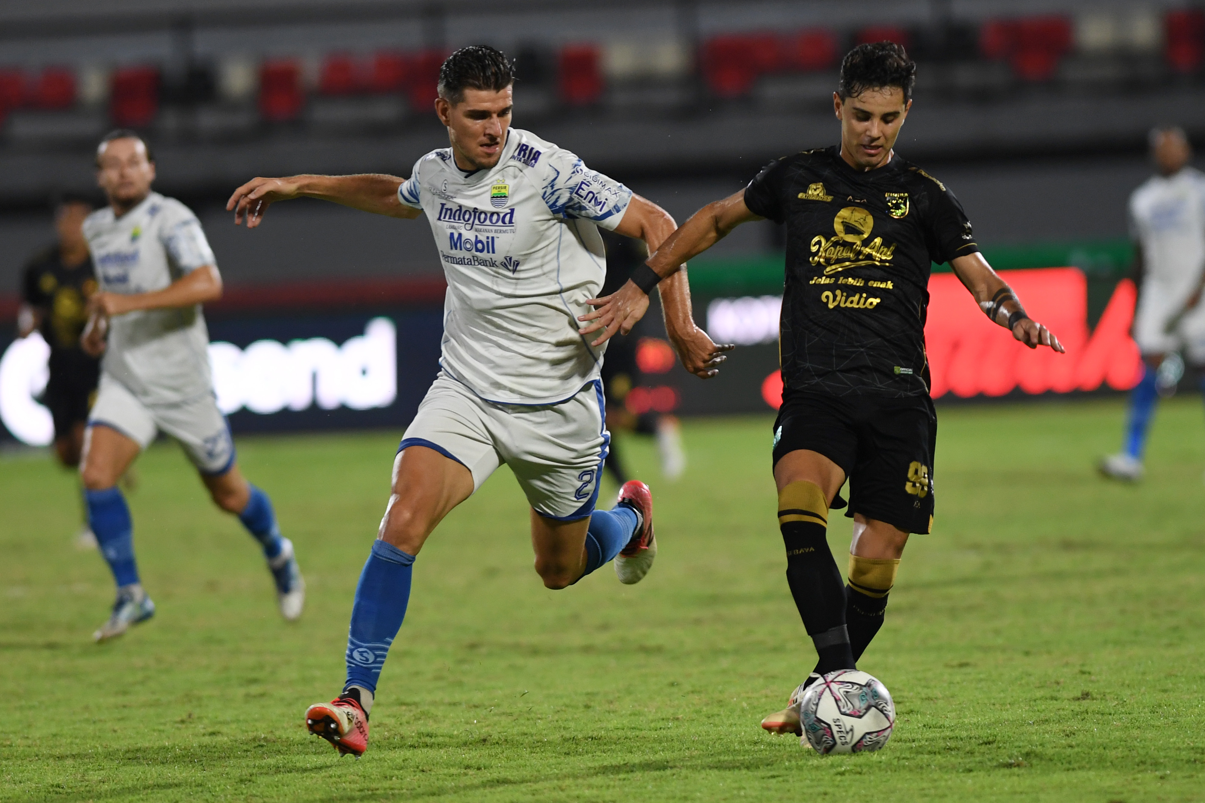 Laga Liga 1 antara Persebaya dan Persib