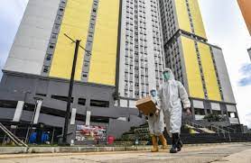 Petugas kesehatan Rumah Sakit Covid-19 Wisma Atlet.