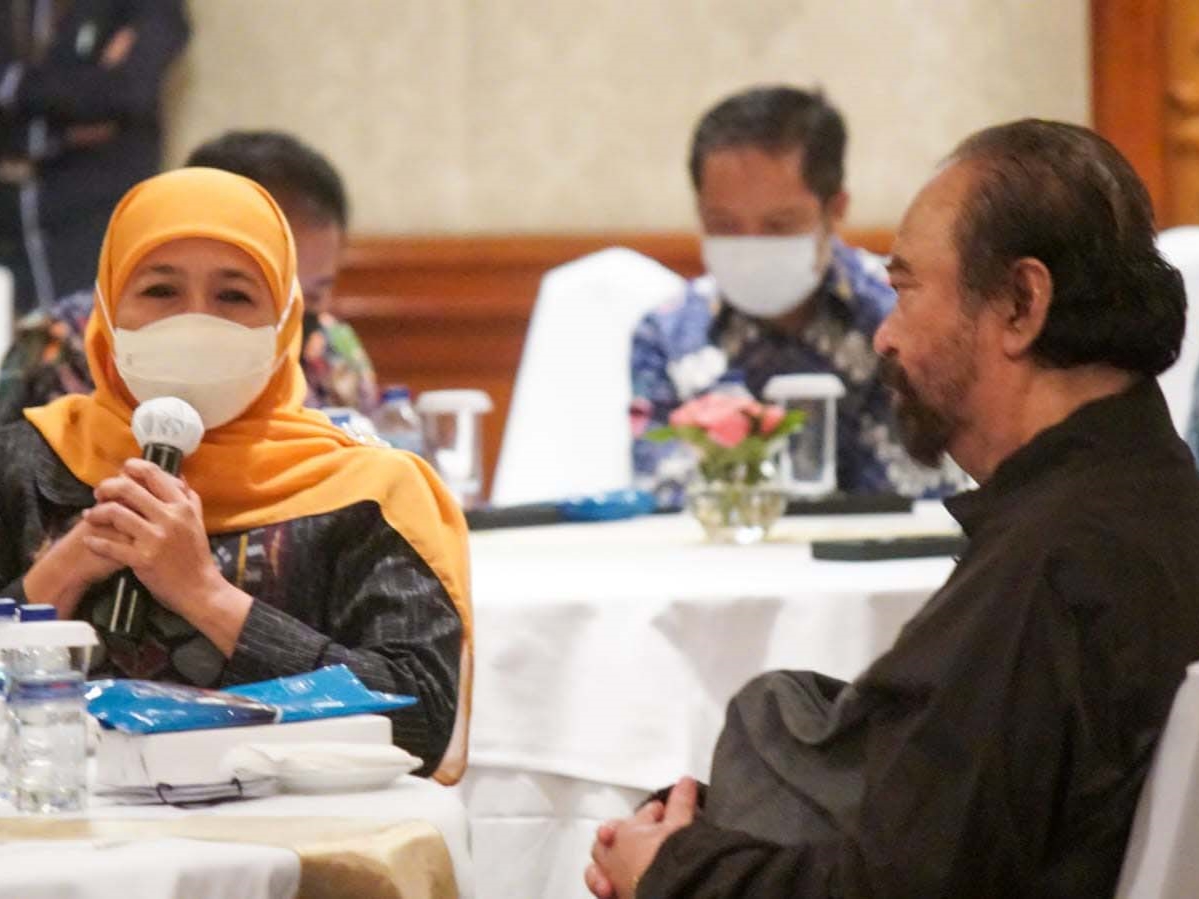 Ketua Umum Partai NasDem Surya Paloh bertemu dengan Gubernur Jatim Khofifah Indar Parawasa di Surabaya, Selasa (1/3) malam.