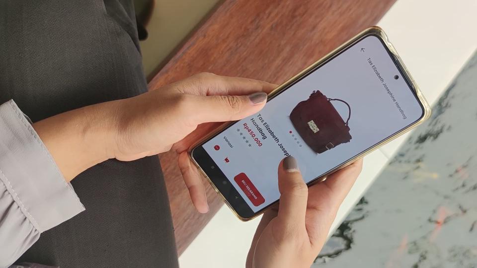 Aplikasi brand fesyen produk dalam negeri Elizabeth. 