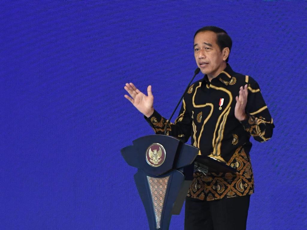Presiden Jokowi memberikan arahan terkait bangga terhadap produk lokal di Bali.