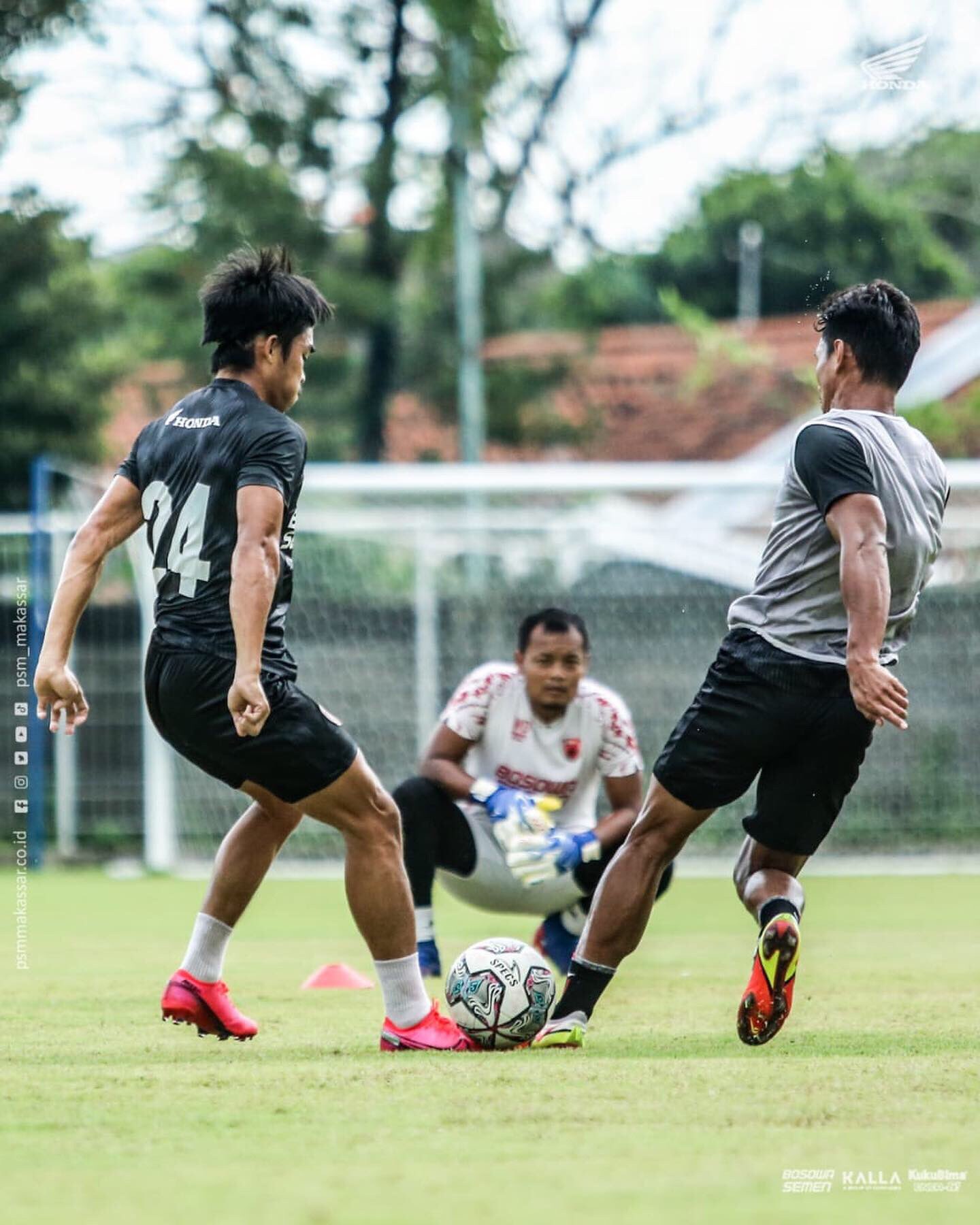 Sesi latihan PSM Makassar