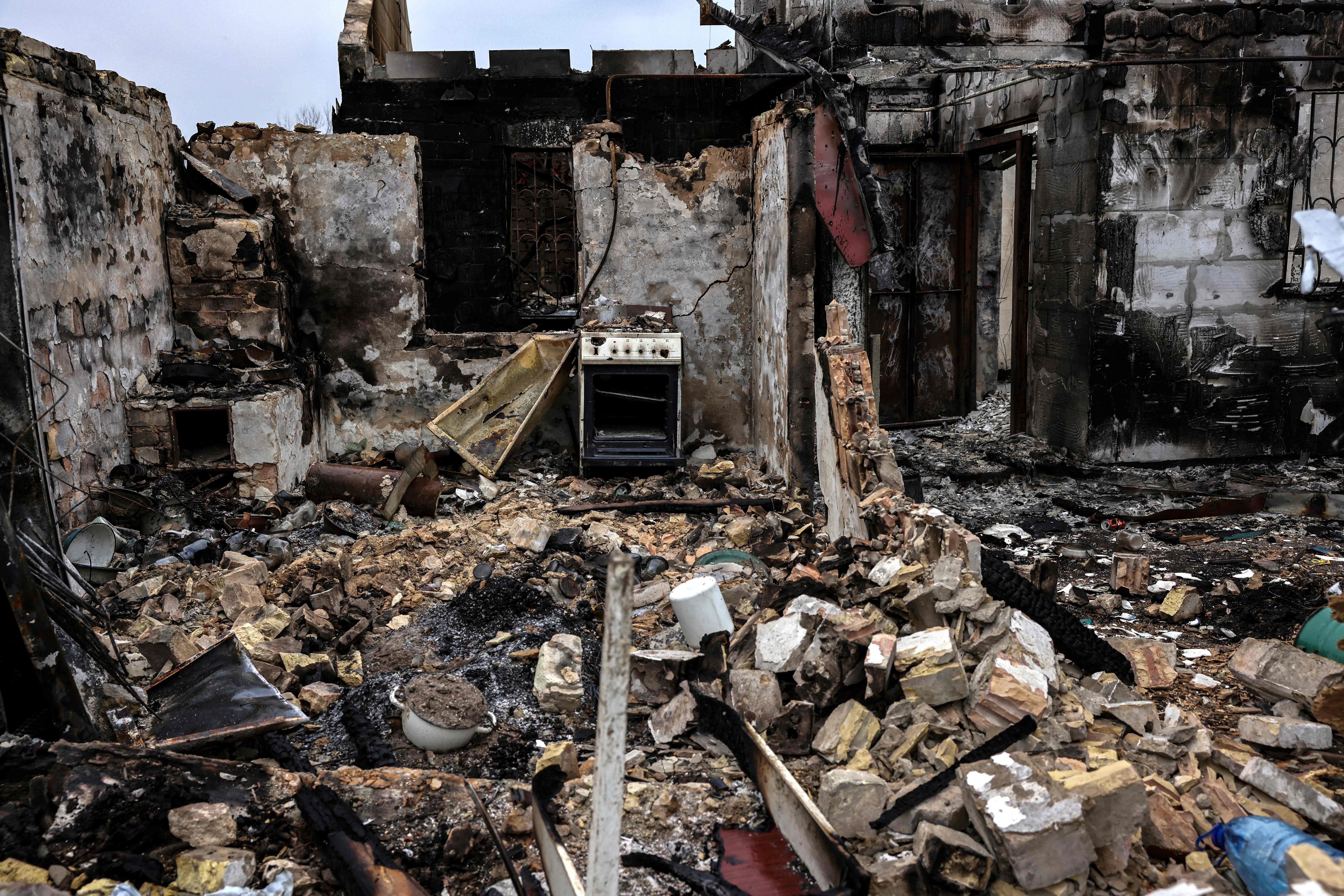 Bangunan yang rusak akibat invasi Rusia di Ukraina