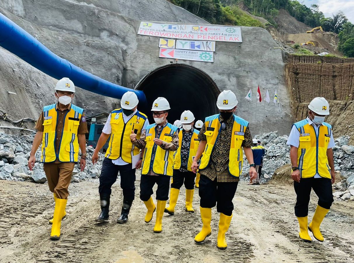 Stafsus Wapres Sukriansyah S. Latief melakukan kunjungan kerja ke lokasi pembangunan bendungan Bulango Ulu di Bone Bolango, Gorontalo.