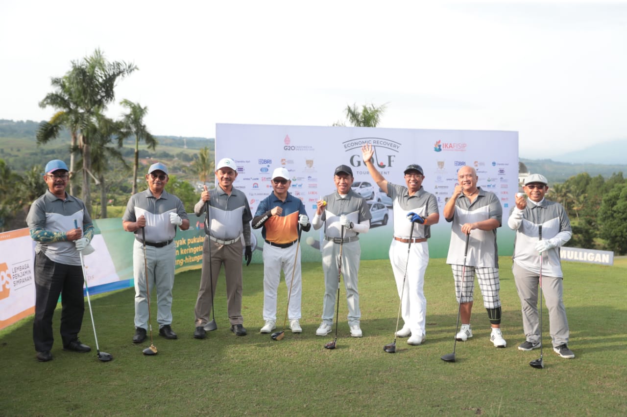 Menpora Zainudin Amali membuka Economic Recovery Golf Tournament IKA FISIP Undip 2022 di Sentul Highland Golf Course, Bogor, Sabtu (19/3).
