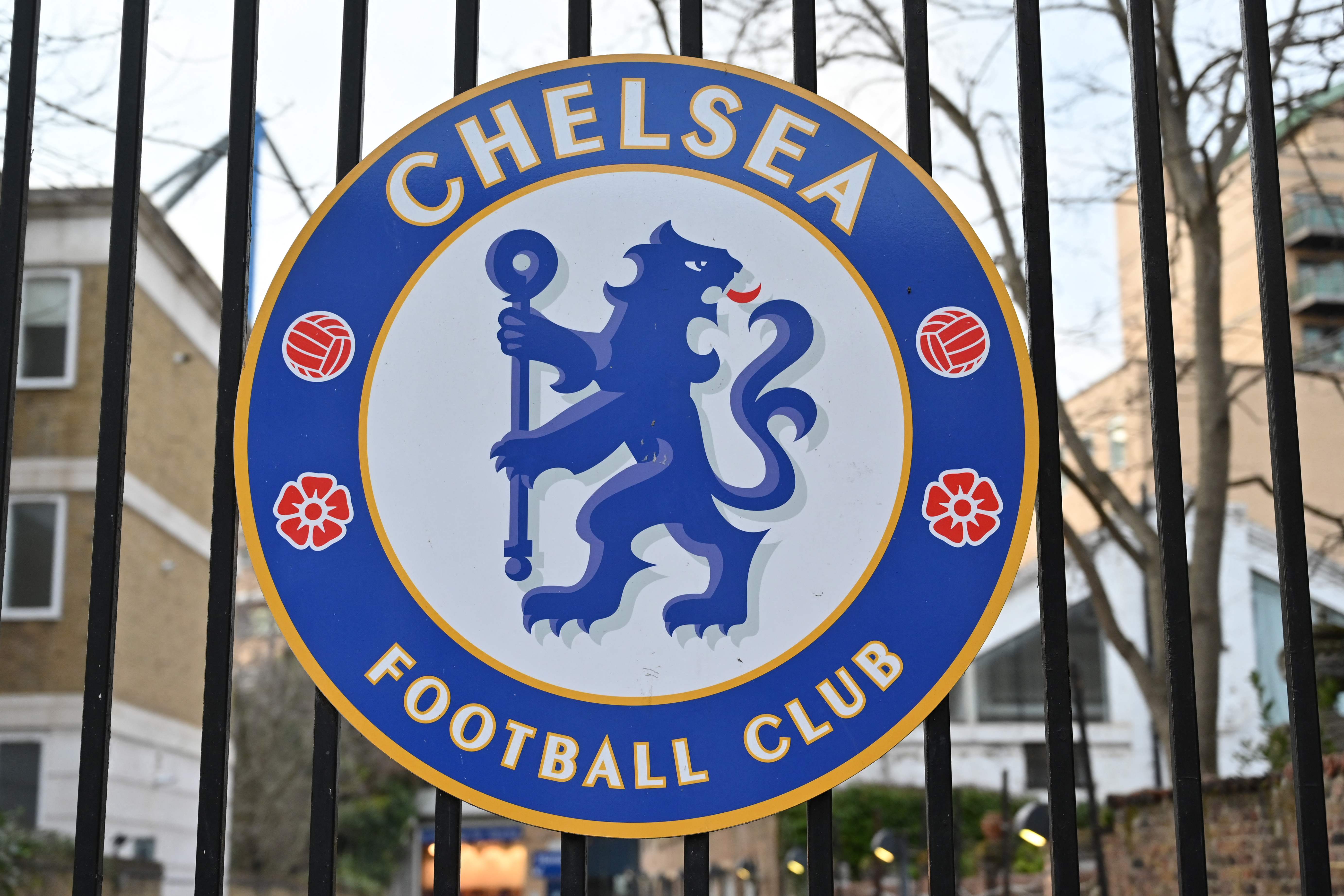 Logo klub sepak bola Chelsea terlihat di Stadion Stamford Bridge, London.