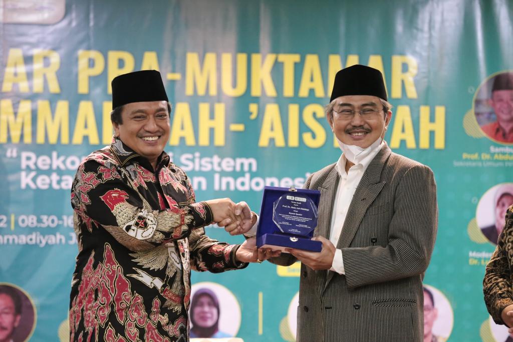 Rektor UMJ Dr. Ma’mun Murod, M.Si (kiri)