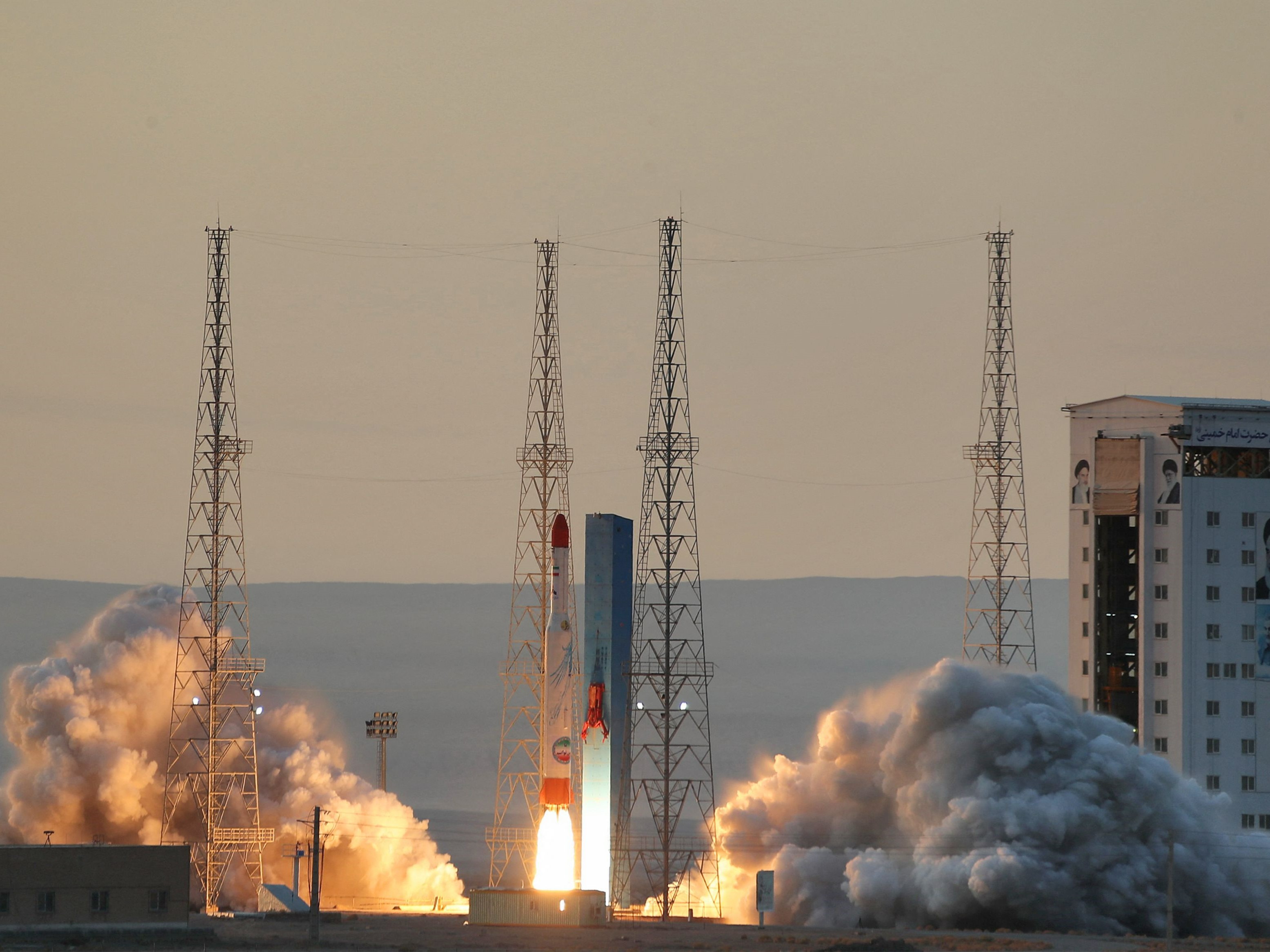 Iran Berhasil Tempatkan Satelit Militer Baru di Orbit