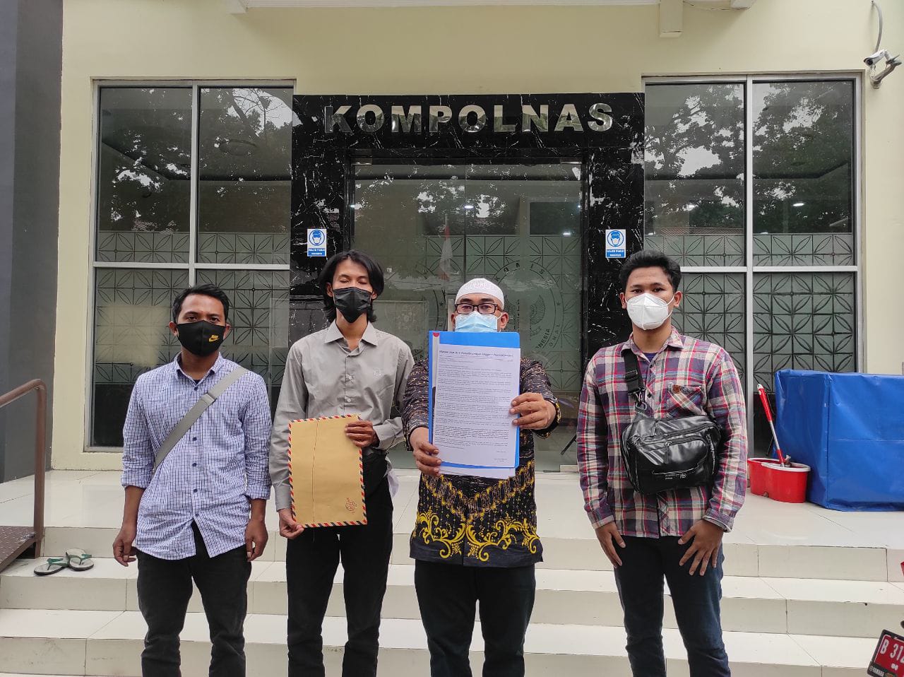 Masyarakat Anti Penyelewengan Anggaran (MAPAN), seusai menyambangi  Kompolnas, Jumat