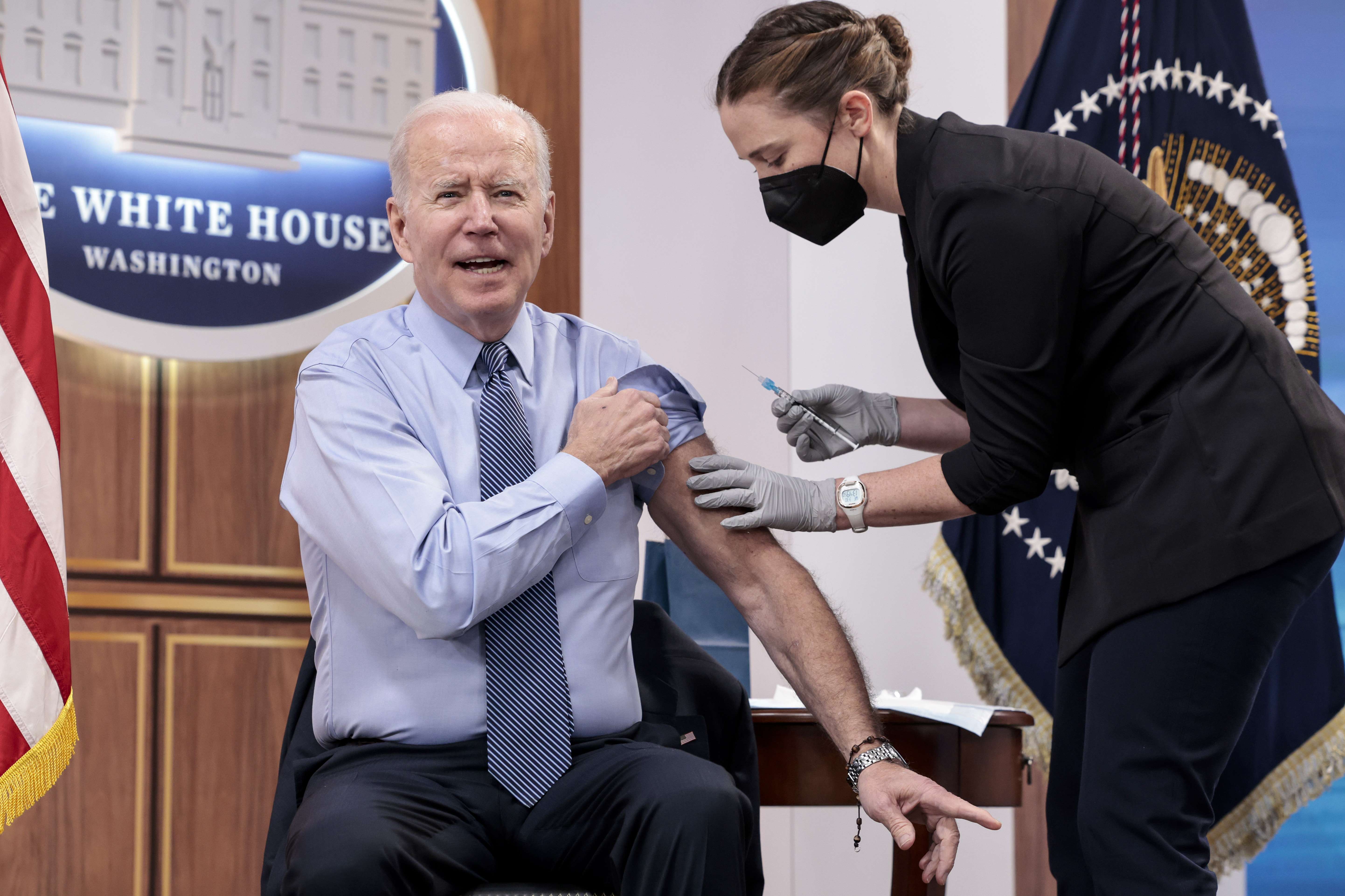 Presiden Amerika Serikat Joe Biden mendapatkan dosis booster vaksin covid-19 kedua.