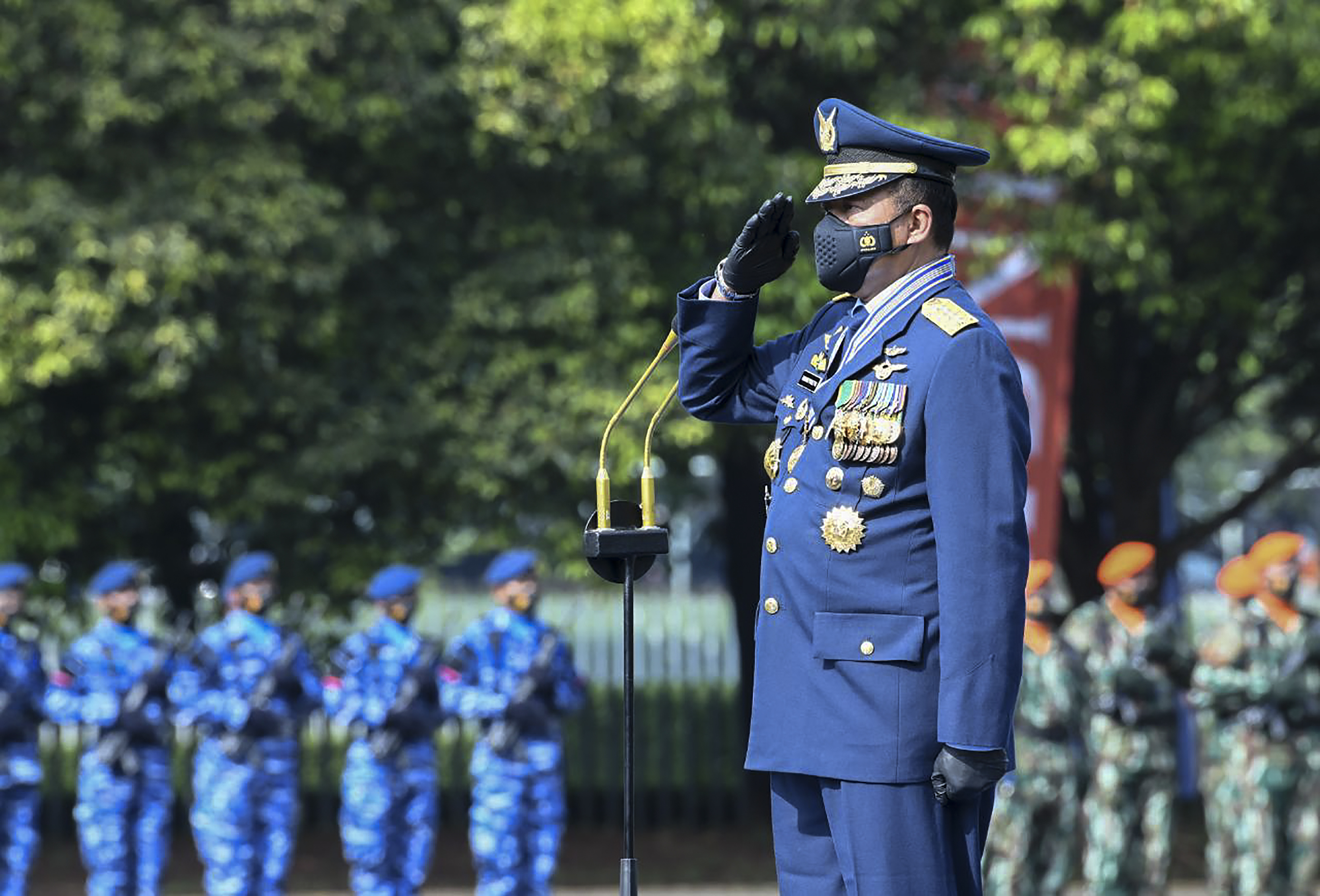  Kasau Marsekal TNI Fadjar Prasetyo saat mengikuti upacara HUT TNI AU Ke-75 di Mabes TNI AU, Cilangkap, Jakarta, Jumat (9/4/2021)
