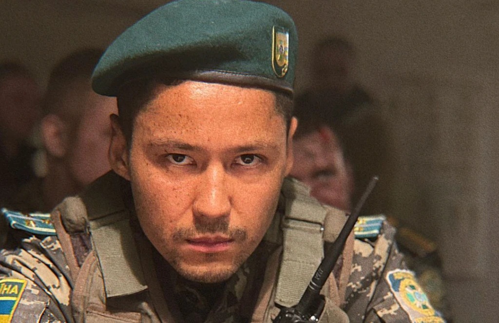 Pasha Lee, salah satu aktor Ukrainia, yang turut angkat senjata dan dilaporkan tewas akibat serangan Rusia.