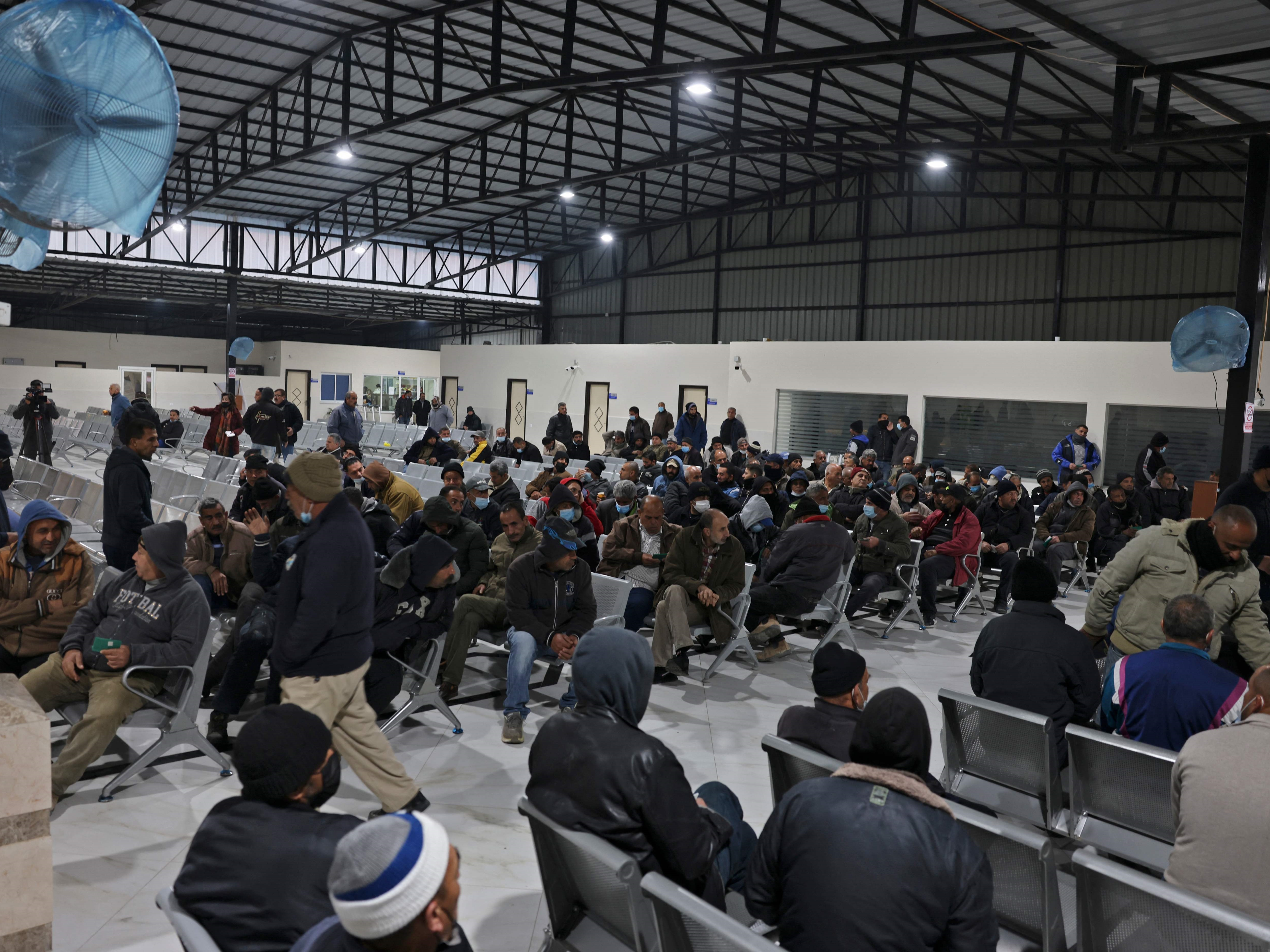 Warga Gaza Palestina Abaikan Studi dan Gelar demi Upah Israel