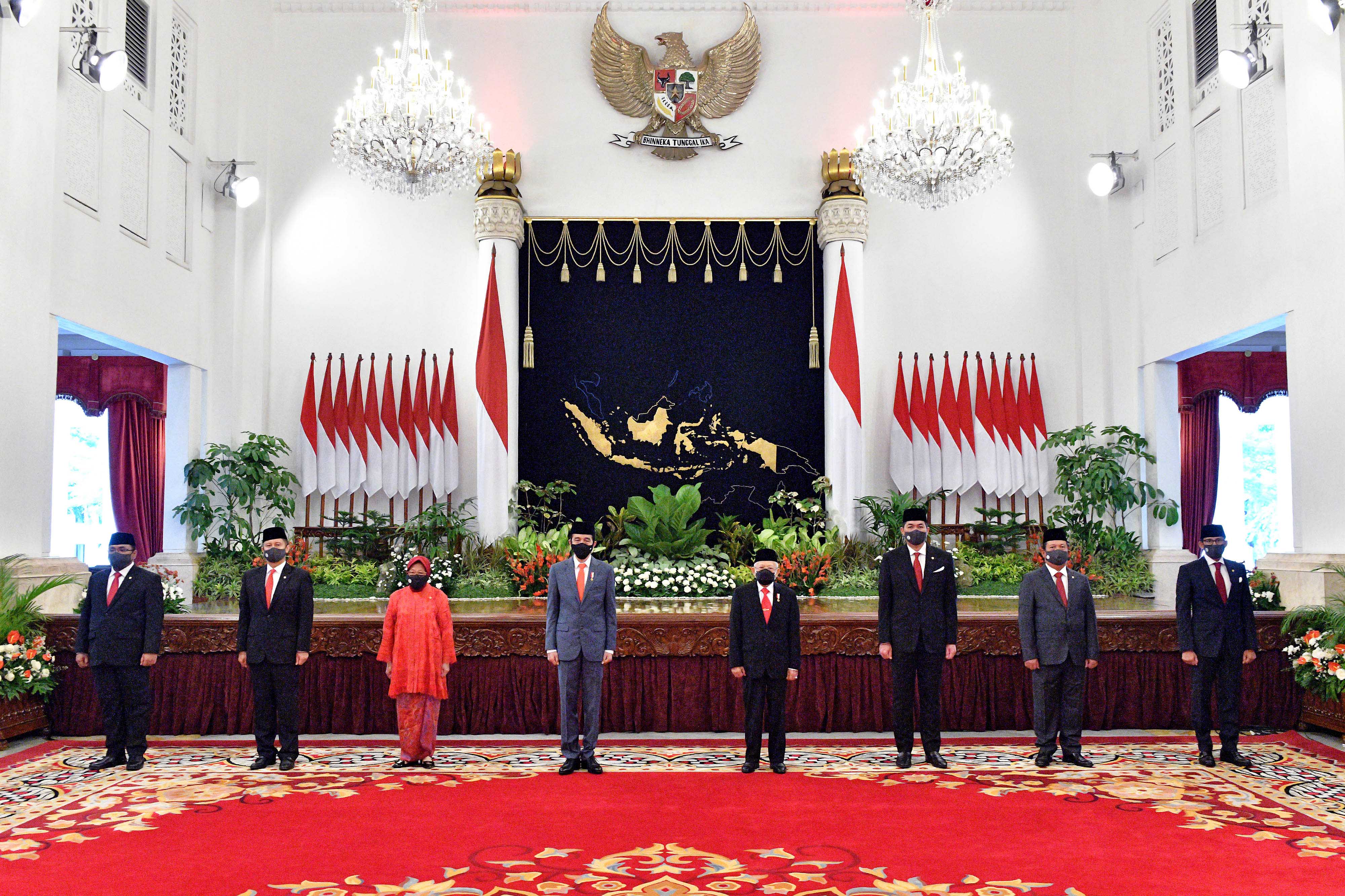 Presiden Joko Widodo dan Wakil Presiden Ma'ruf Amin saat pelantikan 6 menteri hasil reshuffle pada 23 Desember 2020.