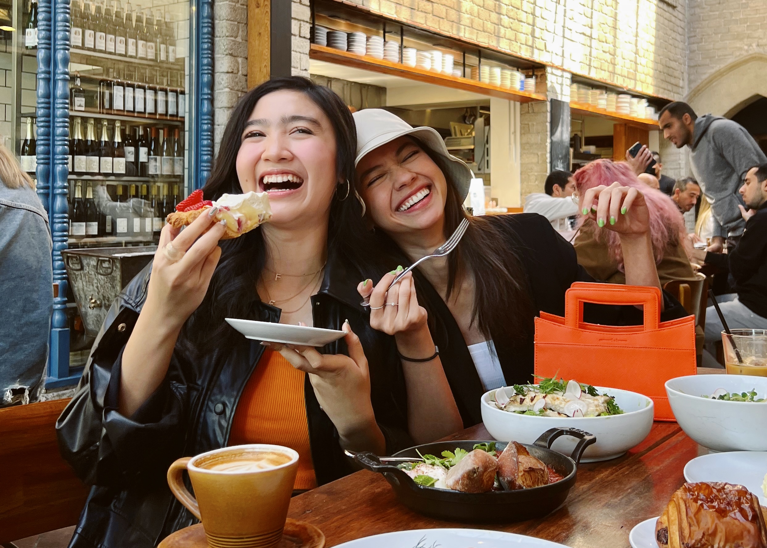 Febby Rastanty dan Yuki Kato makan bareng biar tambah akrab.