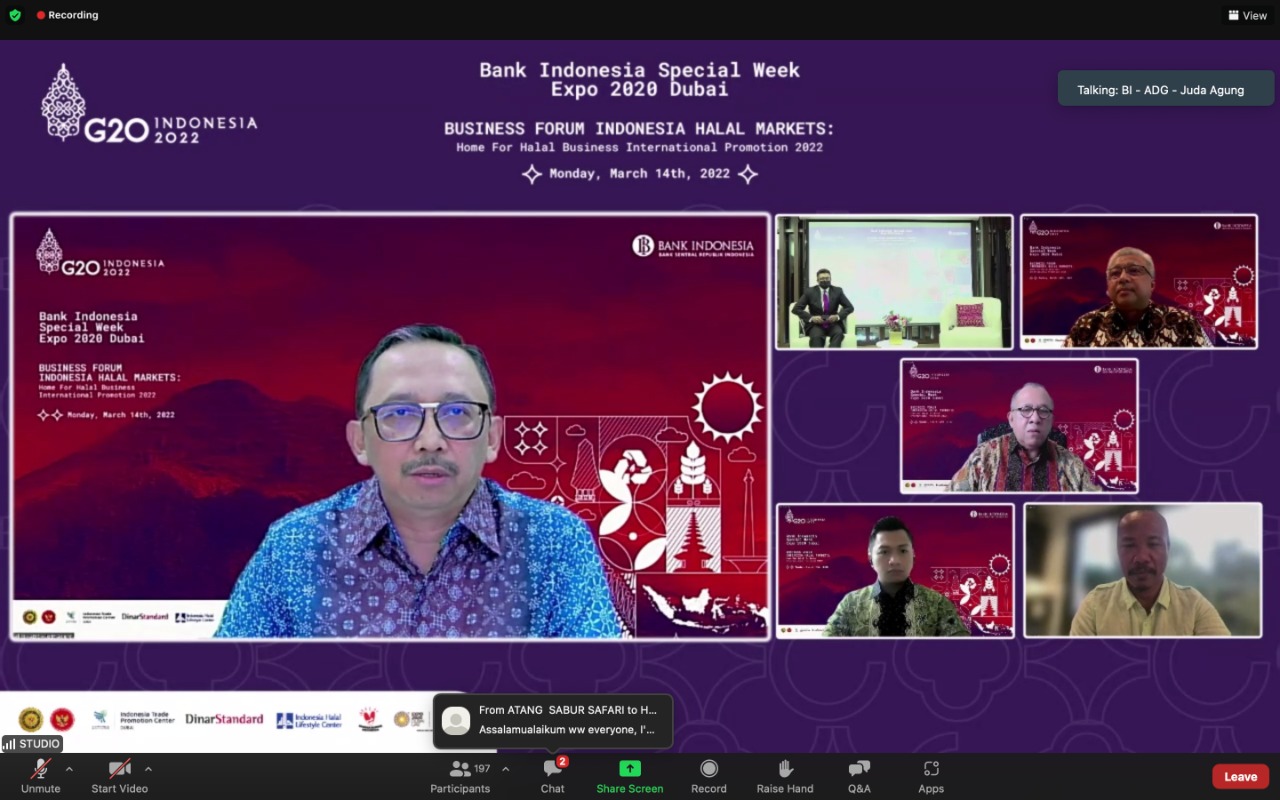 Webinar yang digelar Indonesia Halal Lifestyle Center (IHLC) dalam rangka peluncuran Indonesia Halal Market Reports 2021/2022, Senin (14/3).