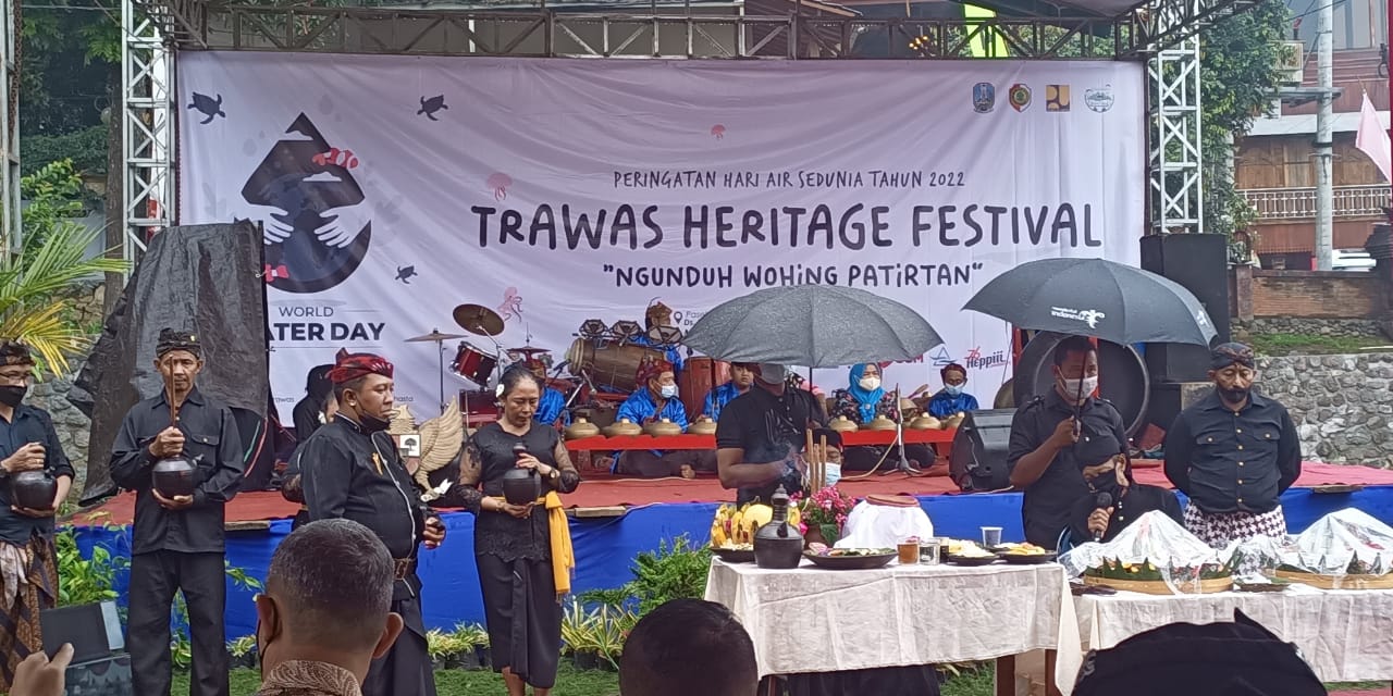 Peringatan Hari Air Sedunia yang bertema Trawas Heritage Festival - Ngunduh Wohing Patirtaan.