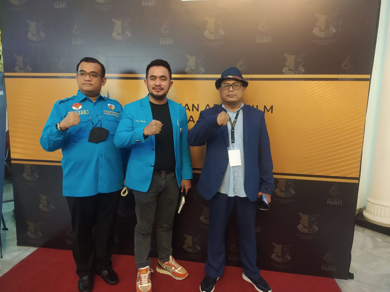 Plt Ketua Umum KNPI La Ode Umar Bonte (tengah) bersama Sekjen KNPI Fauzan dan Bendahara  Umum KNPI Pamriadi.