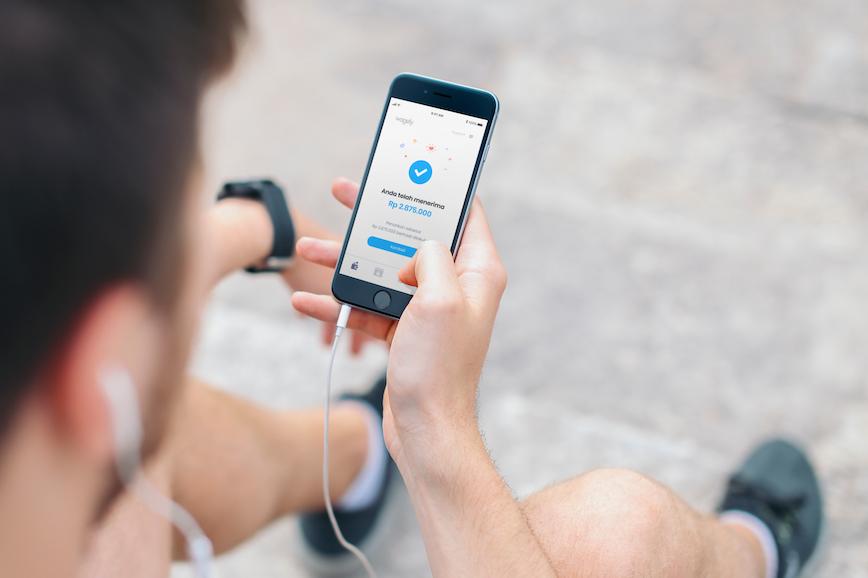 Serang pekerja membuka aplikasi Wagely.