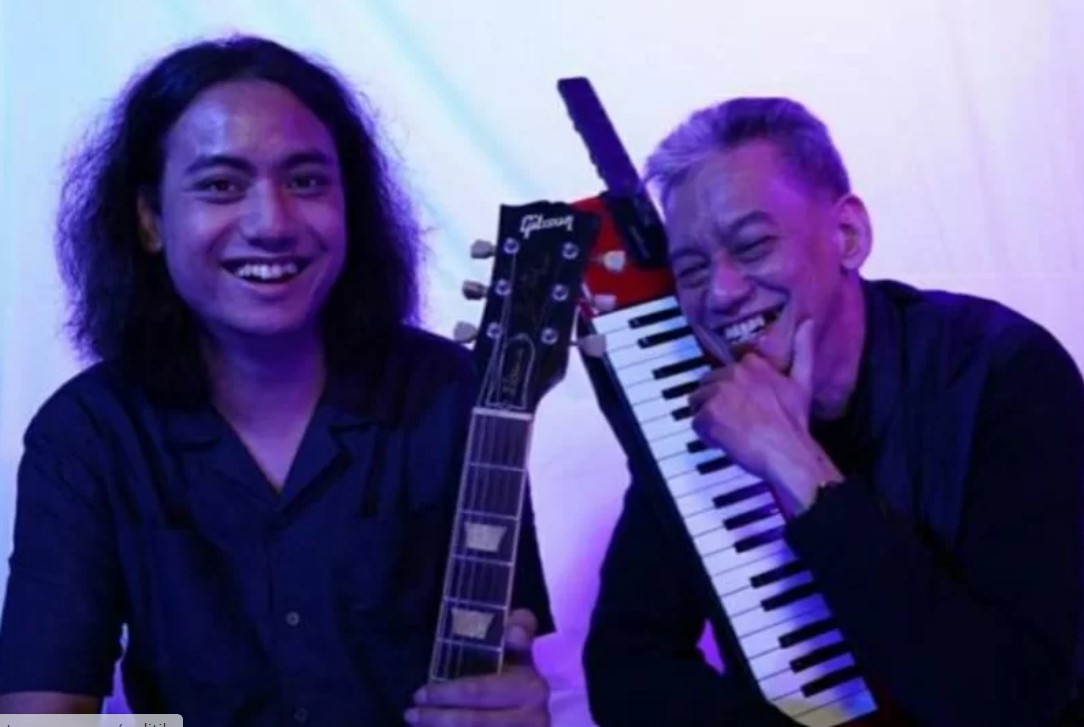 Arya Novanda (kiri) dan Fariz RM