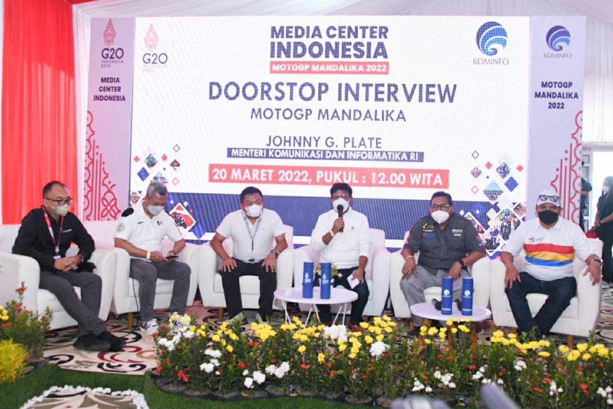 Menkominfo Johnny G Plate saat mengunjungi media Center MotoGP Mandalika
