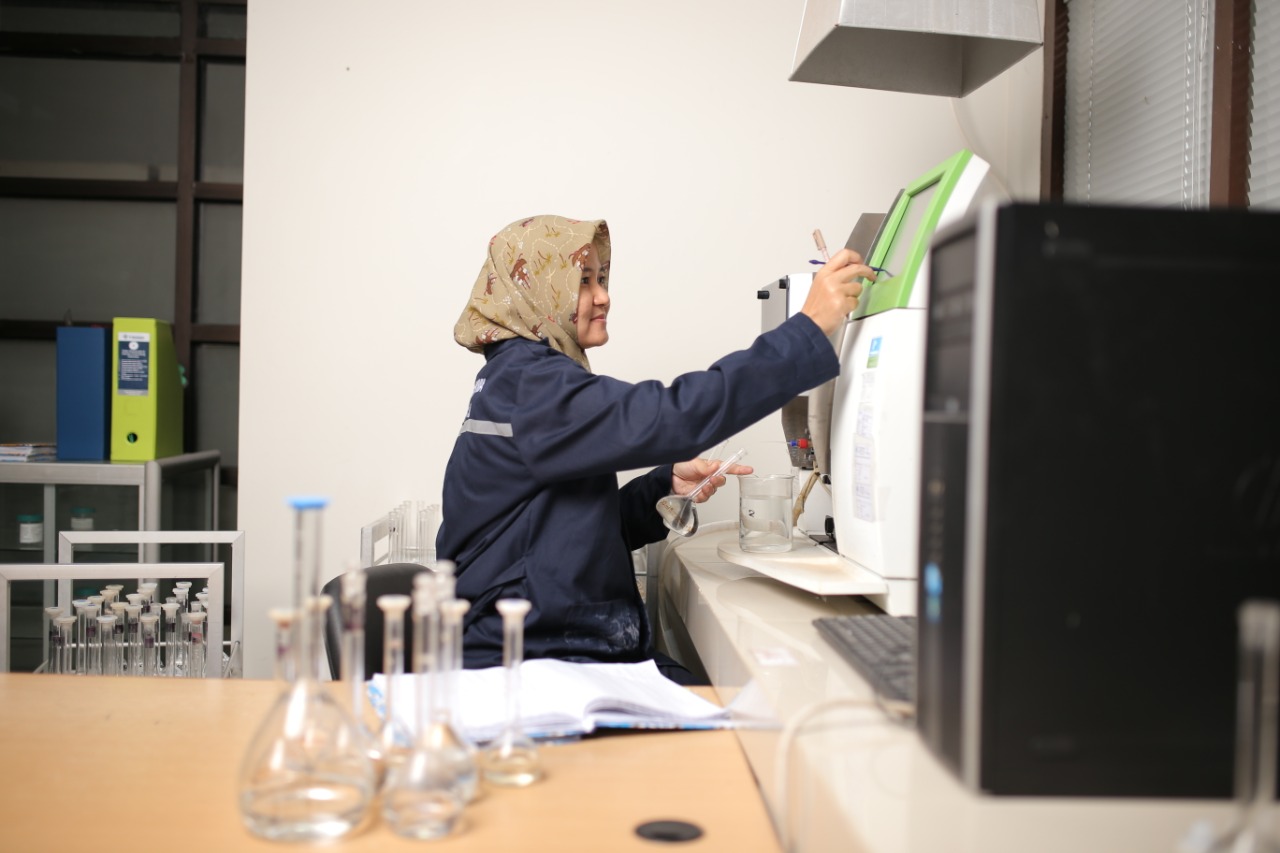 Pekerja perempuan di PT Timah Tbk.