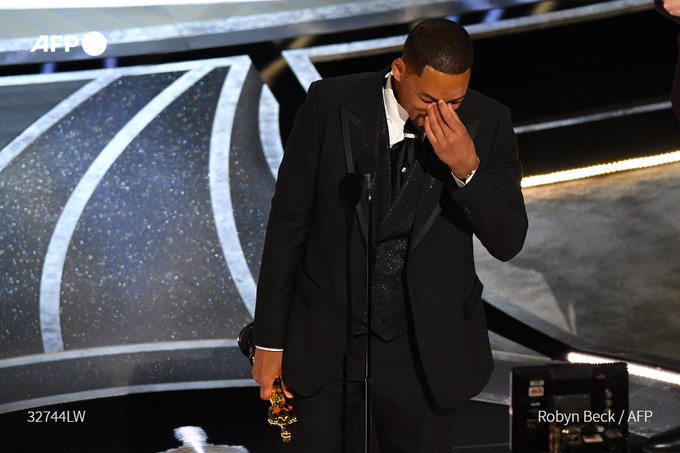 Will Smith saat menerima Oscar 2022 untuk Aktor Utama Terbaik. 