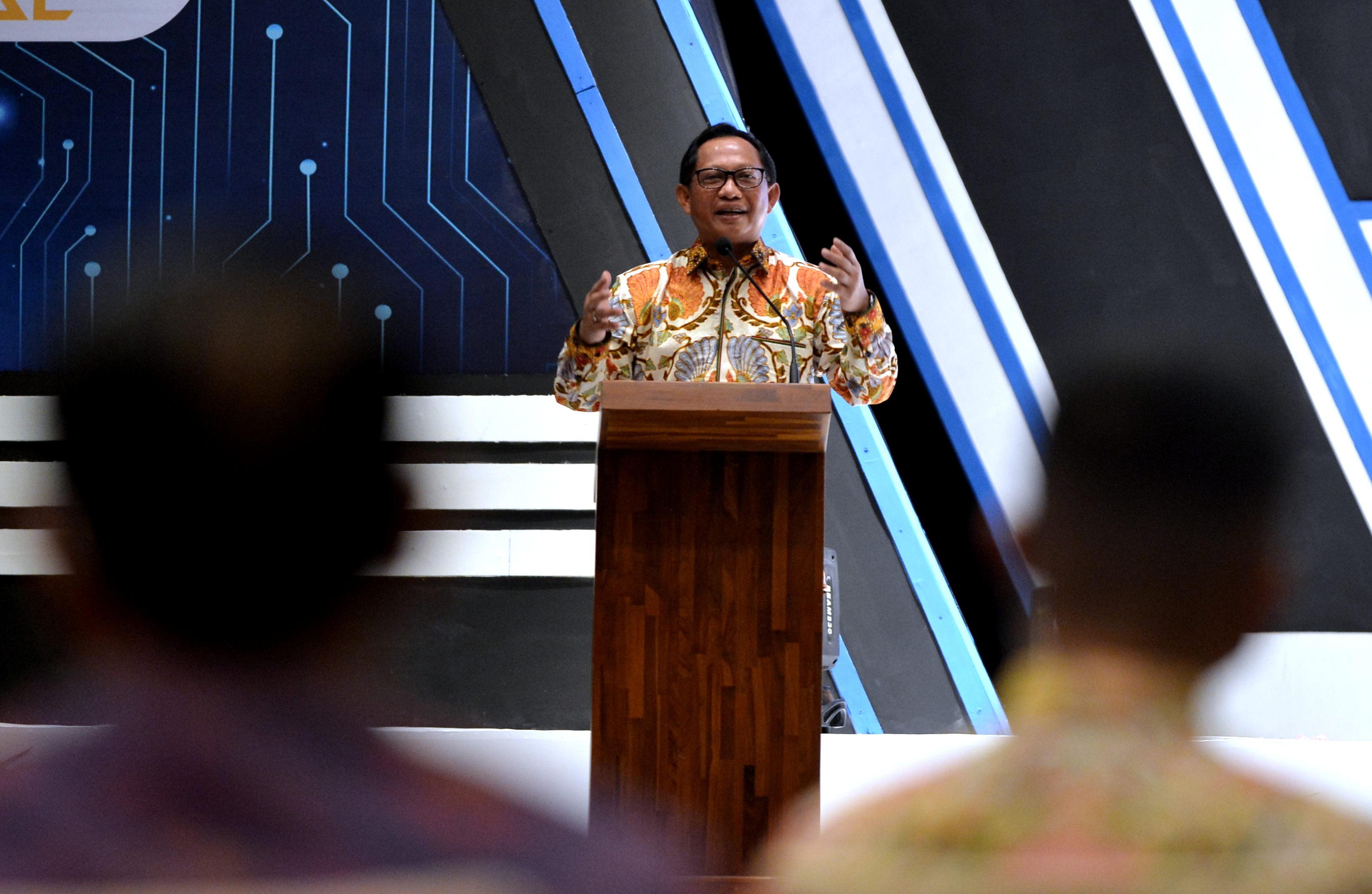 Mendagri Tito Karnavian saat menyampaikan arahan.