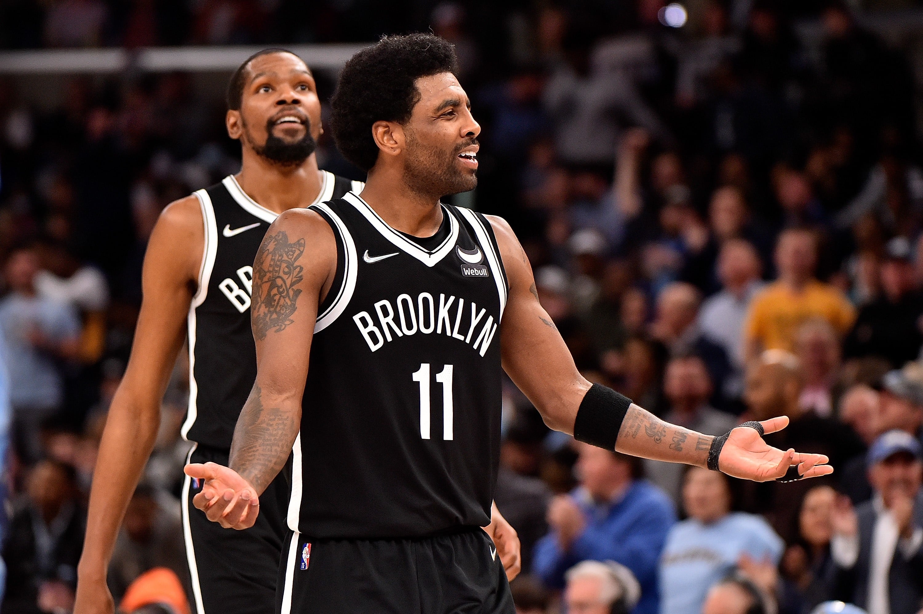 Pebasket Brooklyn Nets, Kyrie Irving, saat menunjukkan reaksinya.