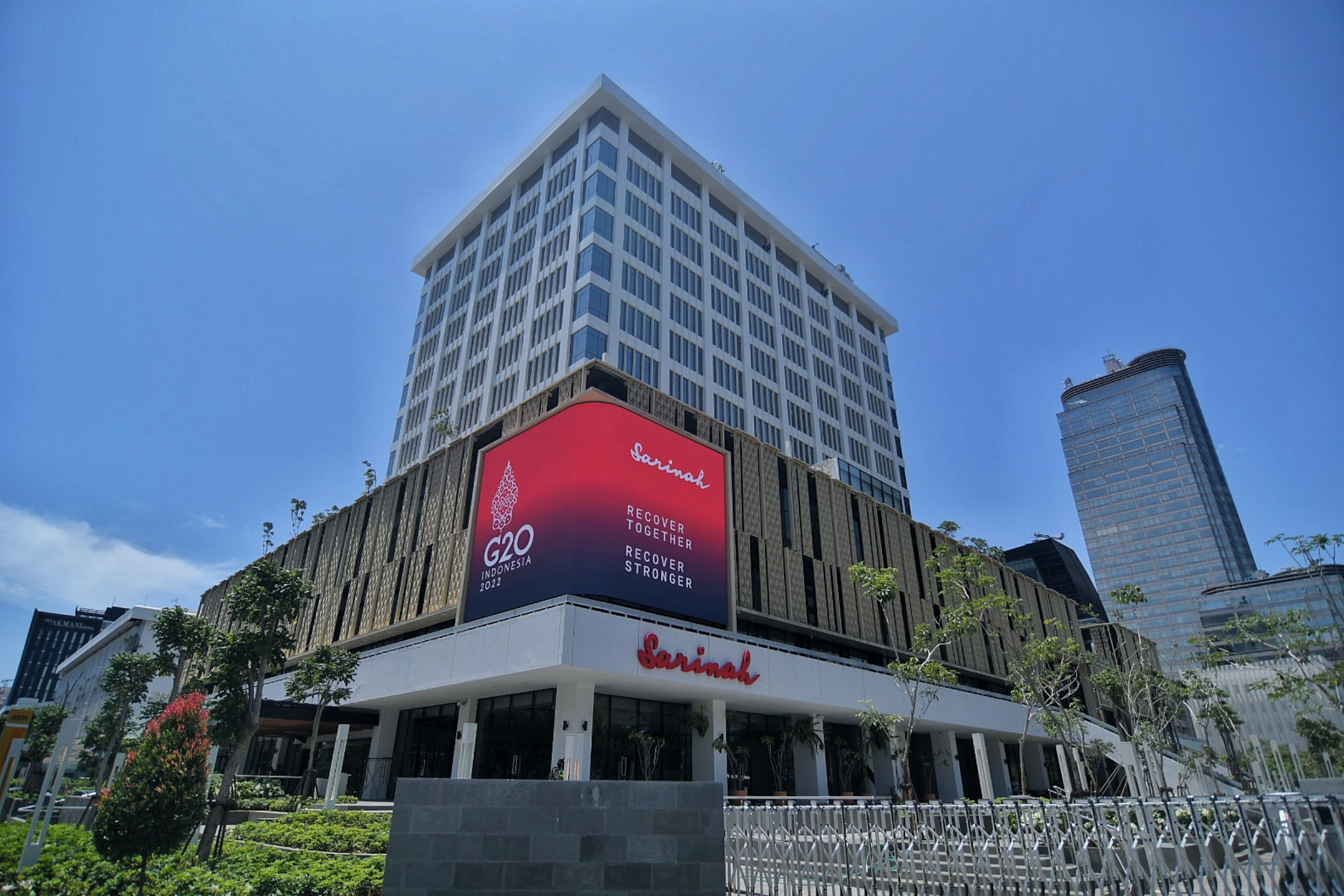 Suasana Gedung Sarinah Pascarenovasi di Jakarta, Minggu (20/3/2022). 