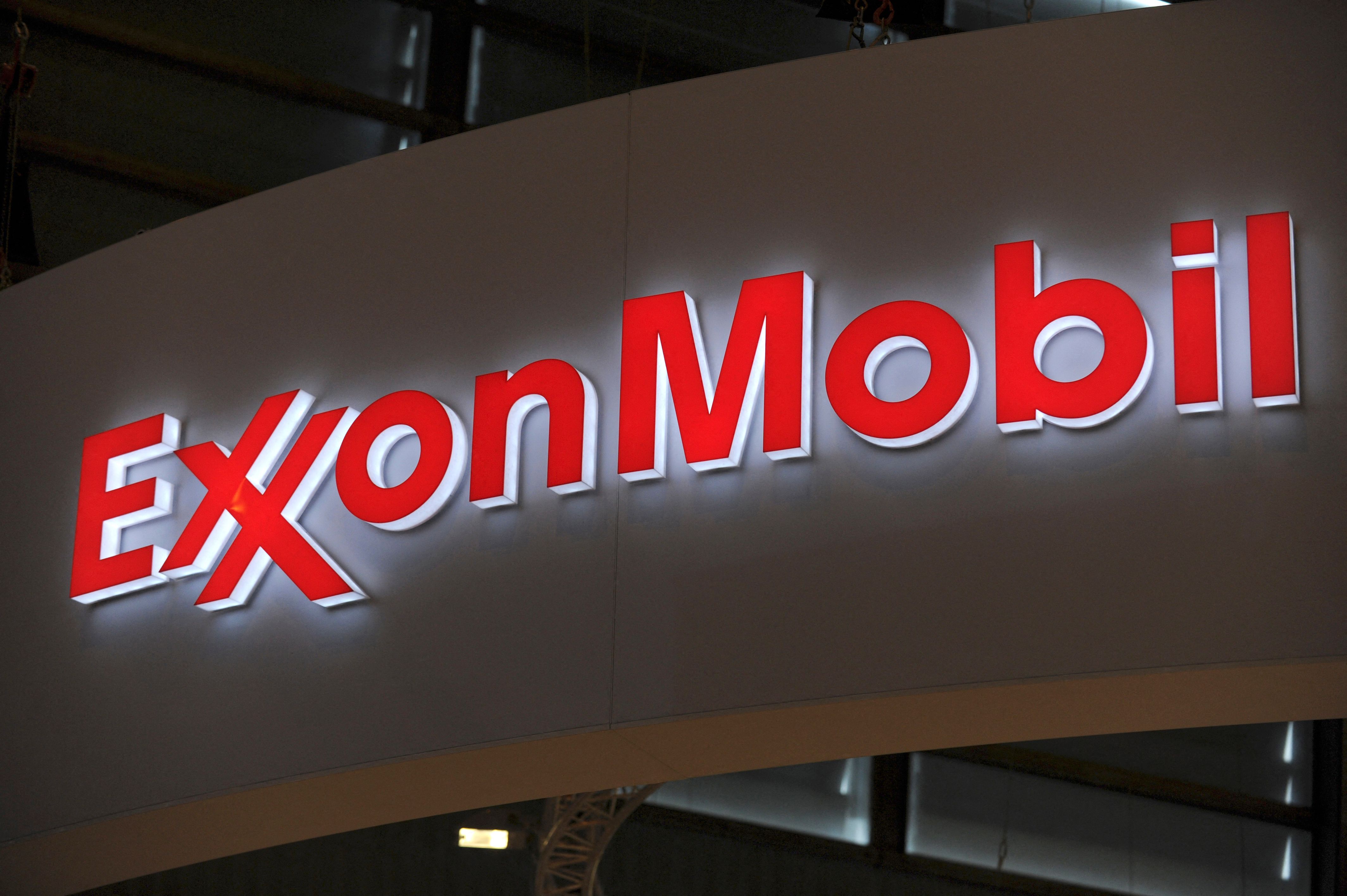 Logo Perusahaan migas multinasional asal Amerika Serikat (AS), Exxon Mobil