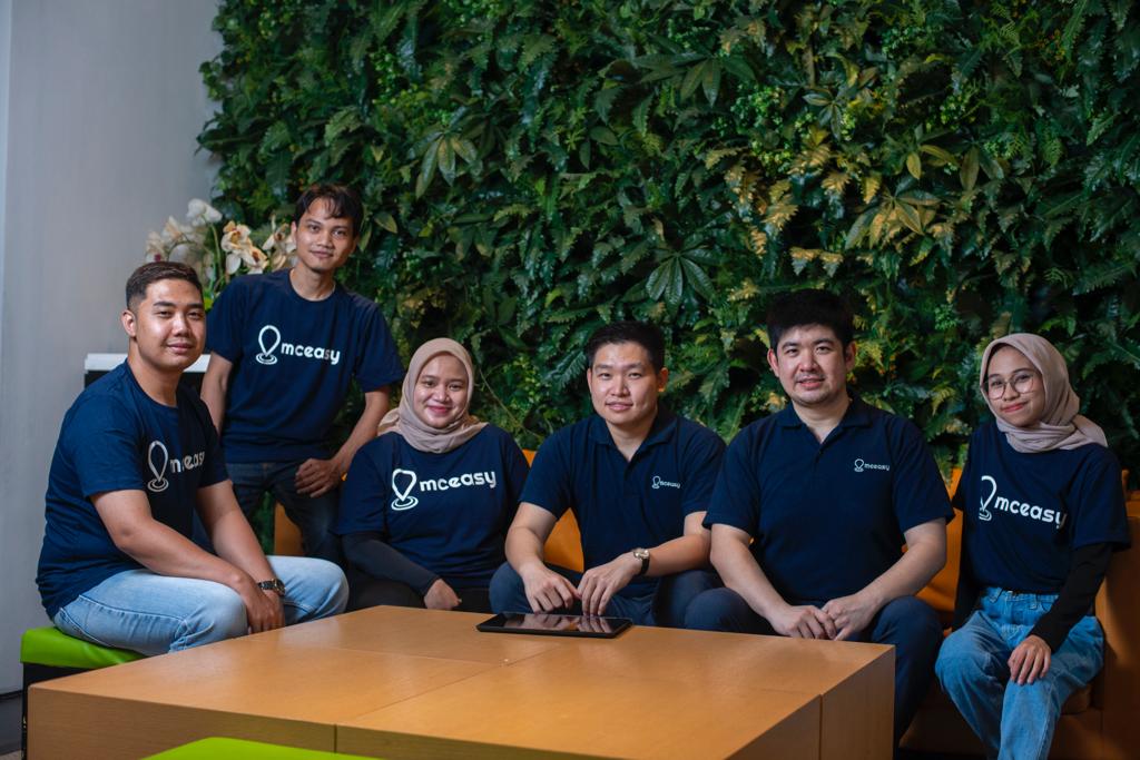 Jajaran tim startup Easy, perusahaan logistik yang berbasis Internet dan GPS. 