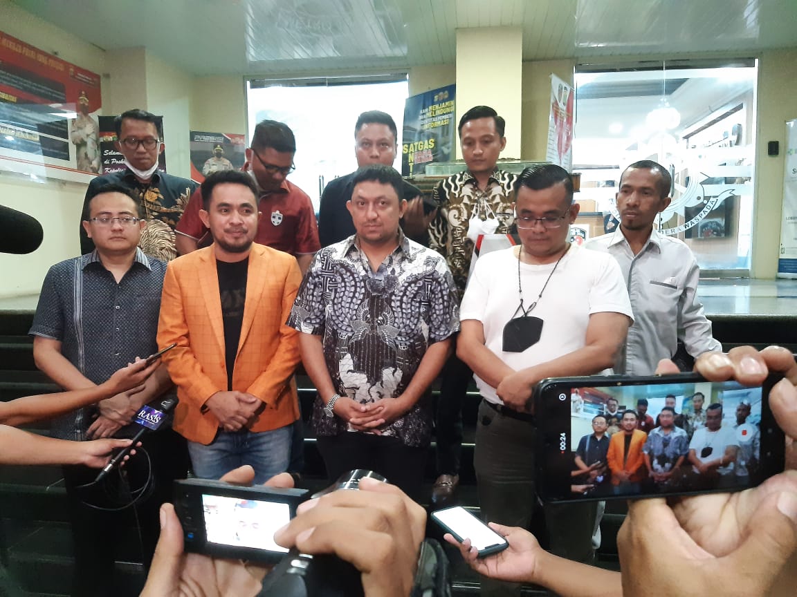 Plt Ketua Umum KNPI Laode Umar Bonte dan Sekjen KNPI Ahmad Fauzan akhirnya sepakat untuk berdamai dengan Fahd El Fouz A Rafiq.