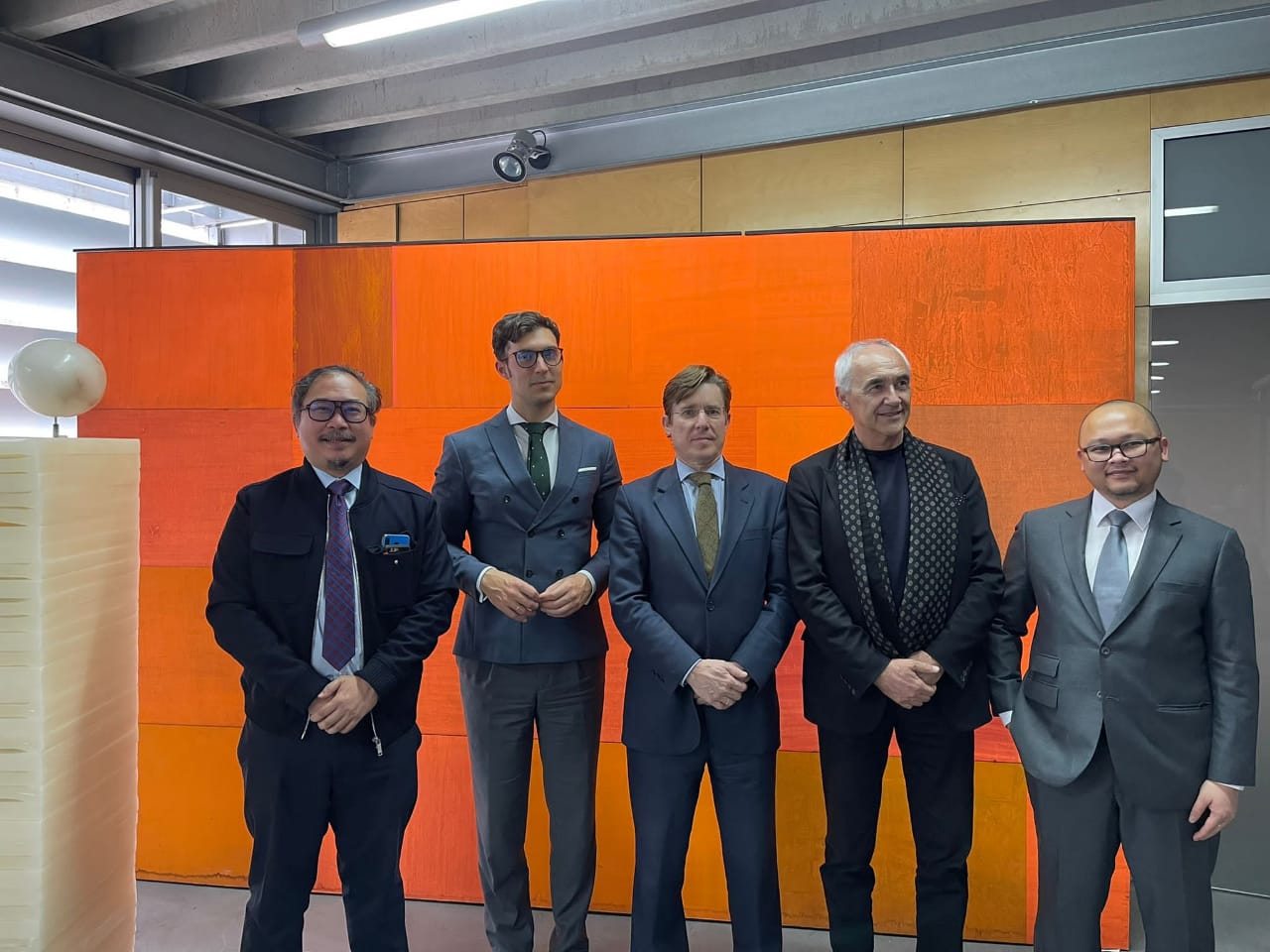 Wakil Ketua Umum REI Rusmin Lawin bersama Presiden MWCC David Garcia Nunes dan sejumlah pimpinan perusahaan asal Spanyol