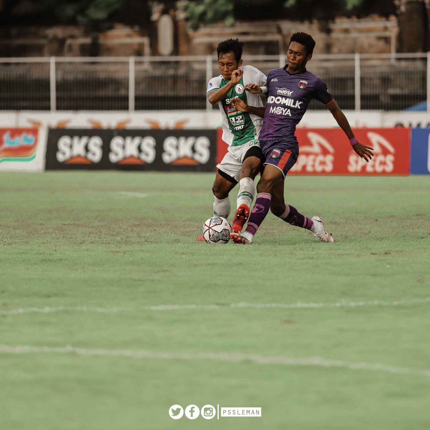 Laga Persita lawan PSS Sleman