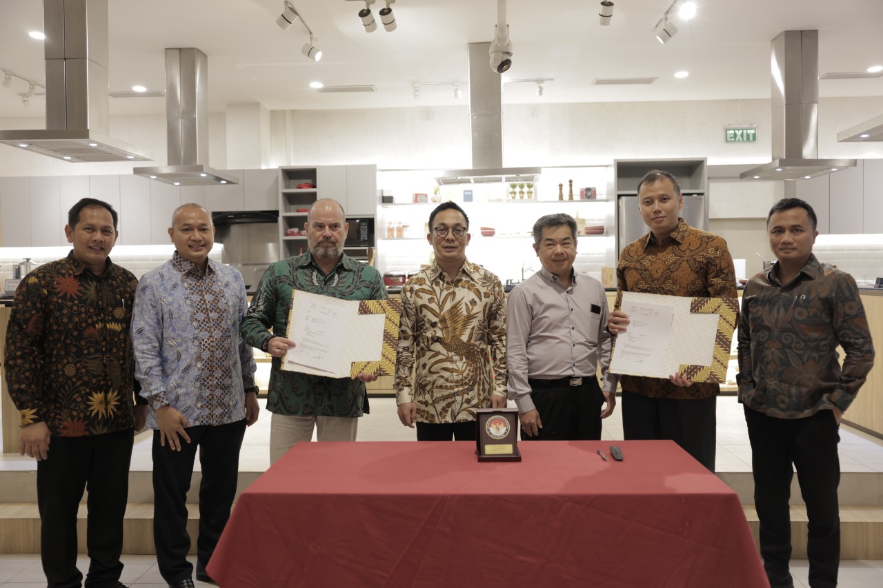 Penandatangan kerja sama PT Sasa Inti dengan P.I.C CO dalam ekspor bumbu masak