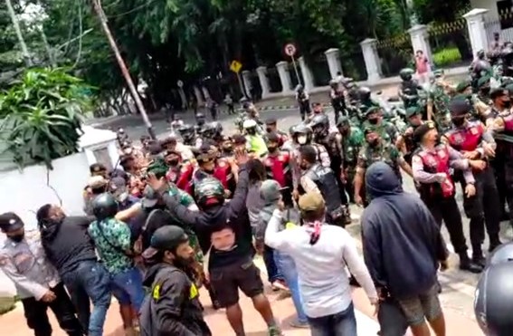 Pukul Polisi Saat Demo, Mahasiswa Papua Ditetapkan Sebagai Tersangka