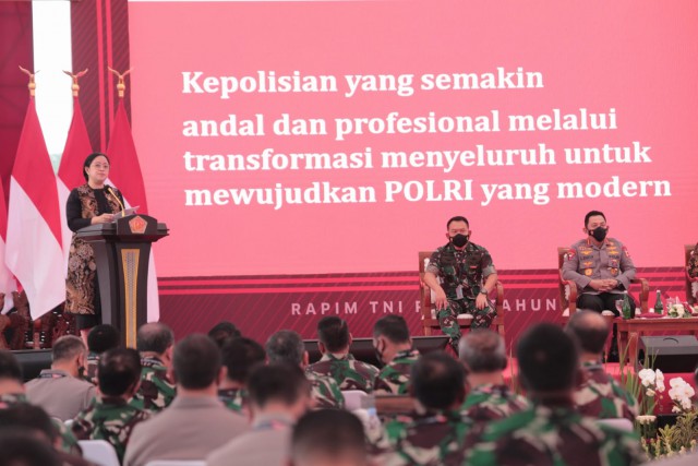Ketua DPR Puan Maharani saat memberikan pembekalan kepada Komando Utama (Kotama) TNI-Polri termasuk pada Pangdam dan Kapolda.