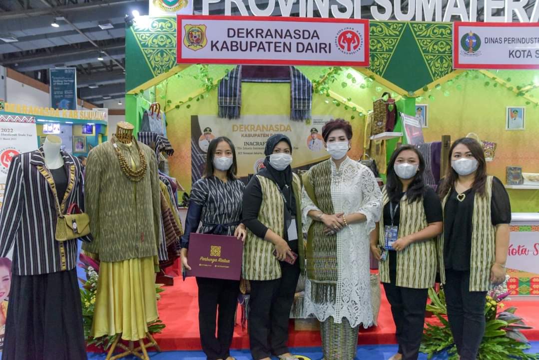Dekranasda Dairi Kenalkan Tenun Ulos Ramah Lingkungan