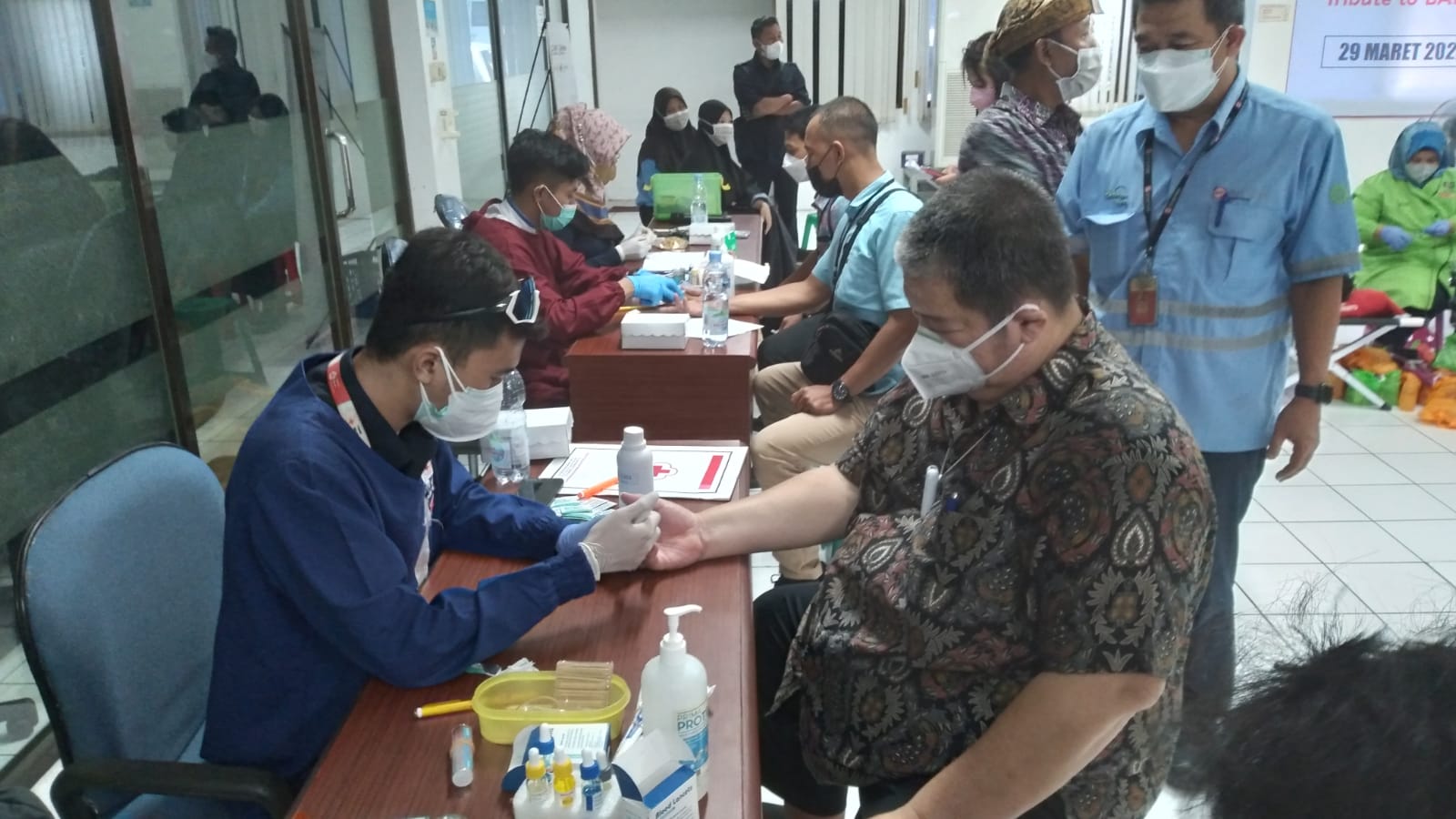Donor darah yang diprakarsai PT Tjiwi Kimia di Sidoarjo