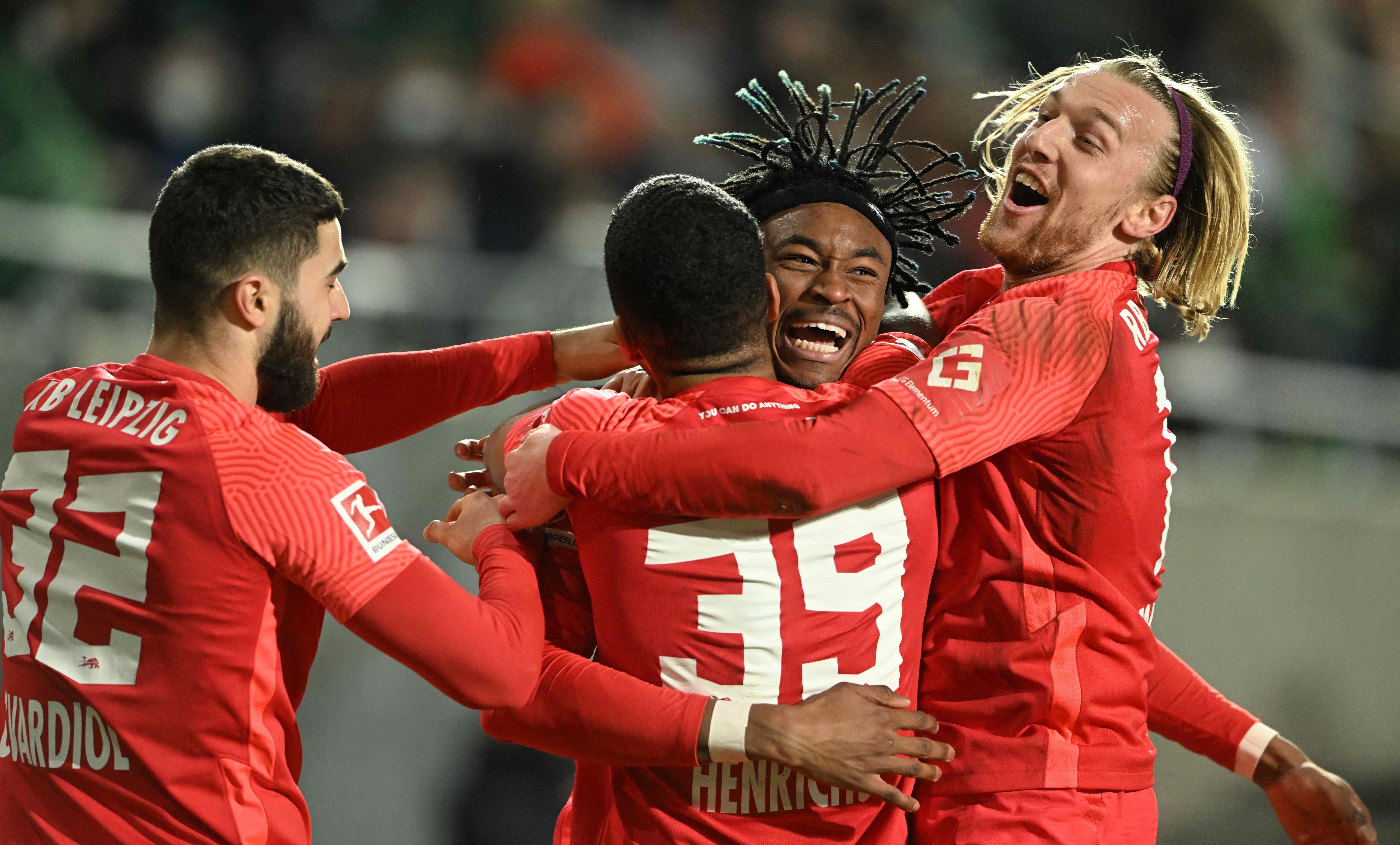 Para pemain RB Leipzig melakukan selebrasi usai mencetak gol ke gawang Greuther Fuerth di laga Bundesliga.