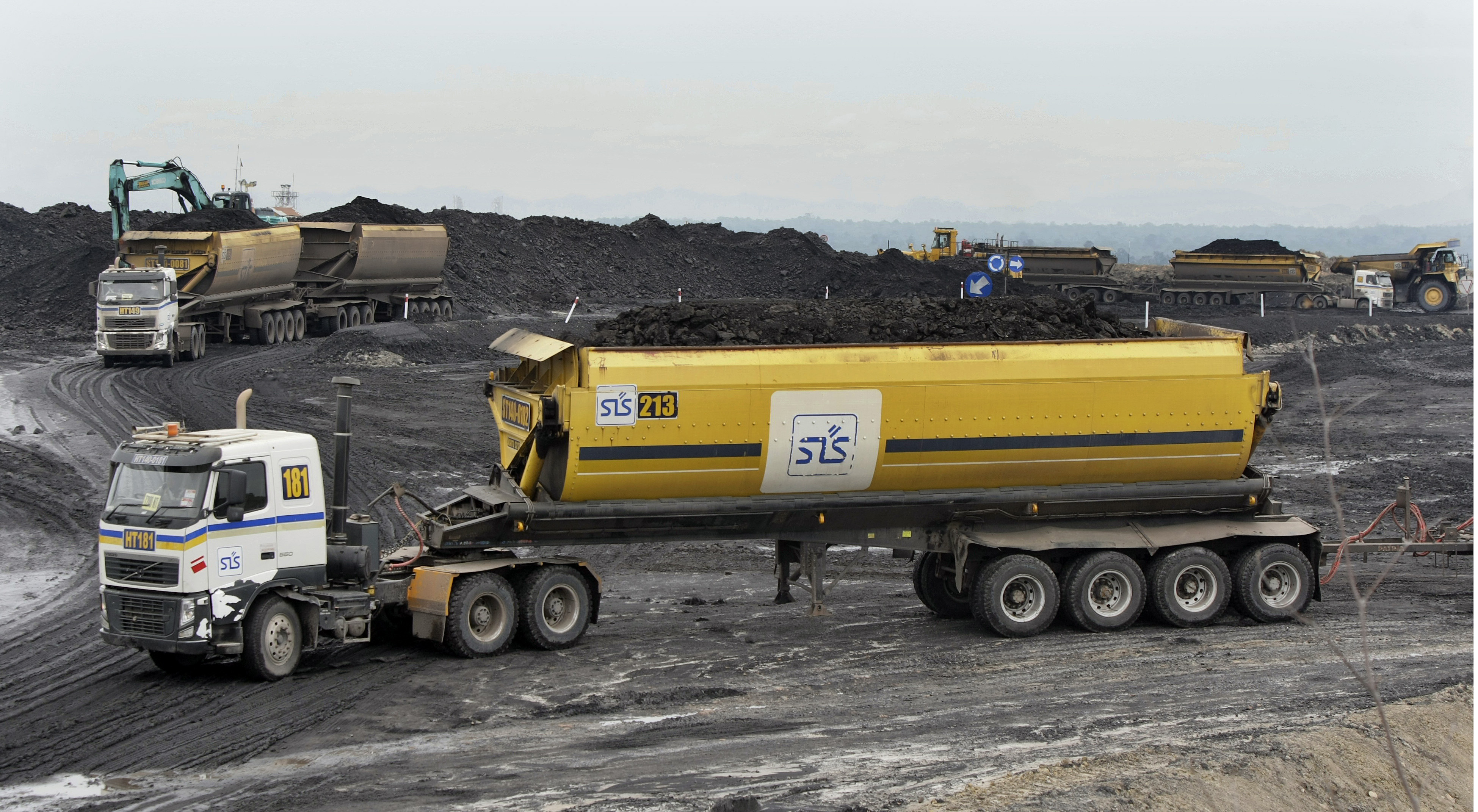 Pengangkutan batu bara oleh anak perusahaan Adaro