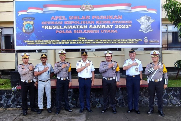 Apel Gelar Pasukan Operasi Kepolisian Keselamatan  Samrat 2022 di Polda Sulut, Selasa (1/3/2022).