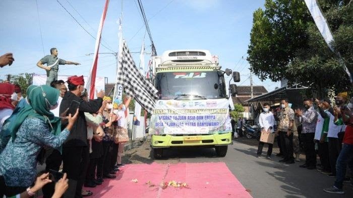 Pelepasan ekspor buah naga dari petani di Banyuwangi yang mendapat pendampingan Astra