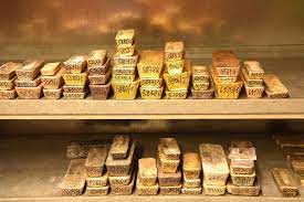 Negosiasi Perdamaian Rusia Ukraina Alot, Harga Emas Kembali Menguat