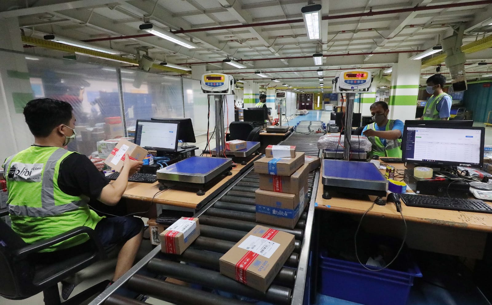 Pengiriman pesanan di platform Blibli