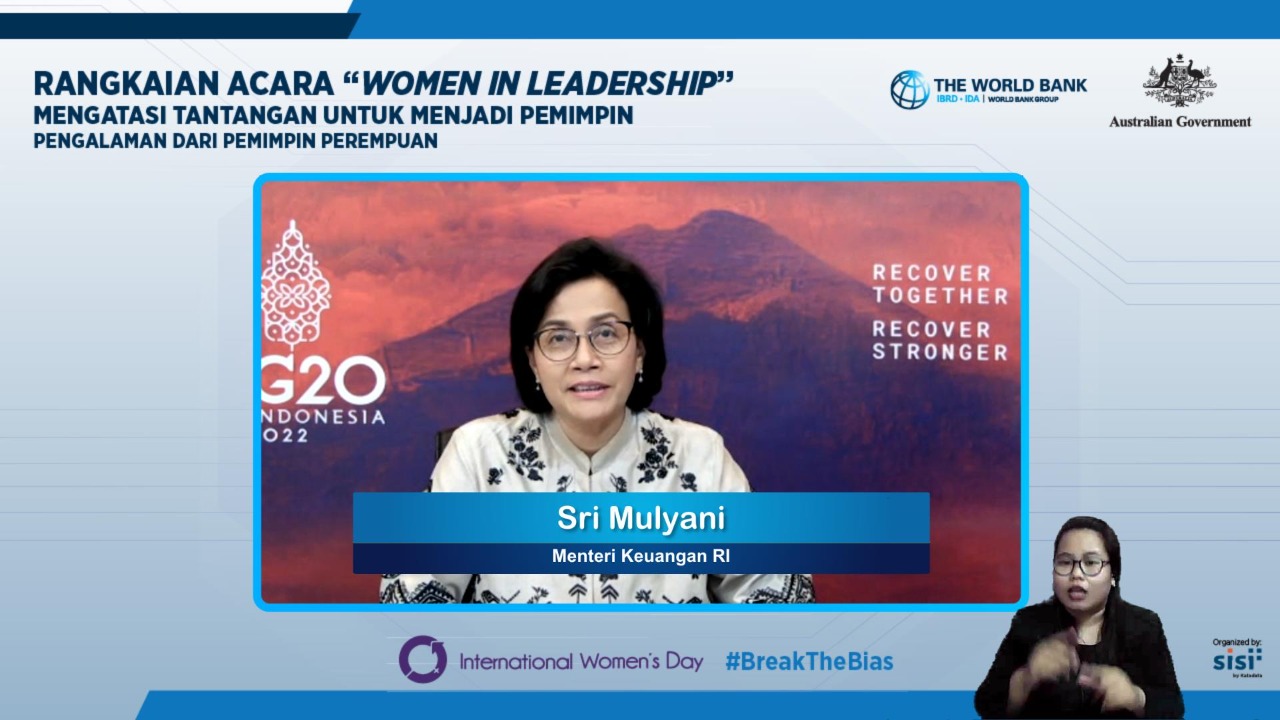 Menkeu Sri Mulyani memberikan paparan dalam webinar Woman in Leadership