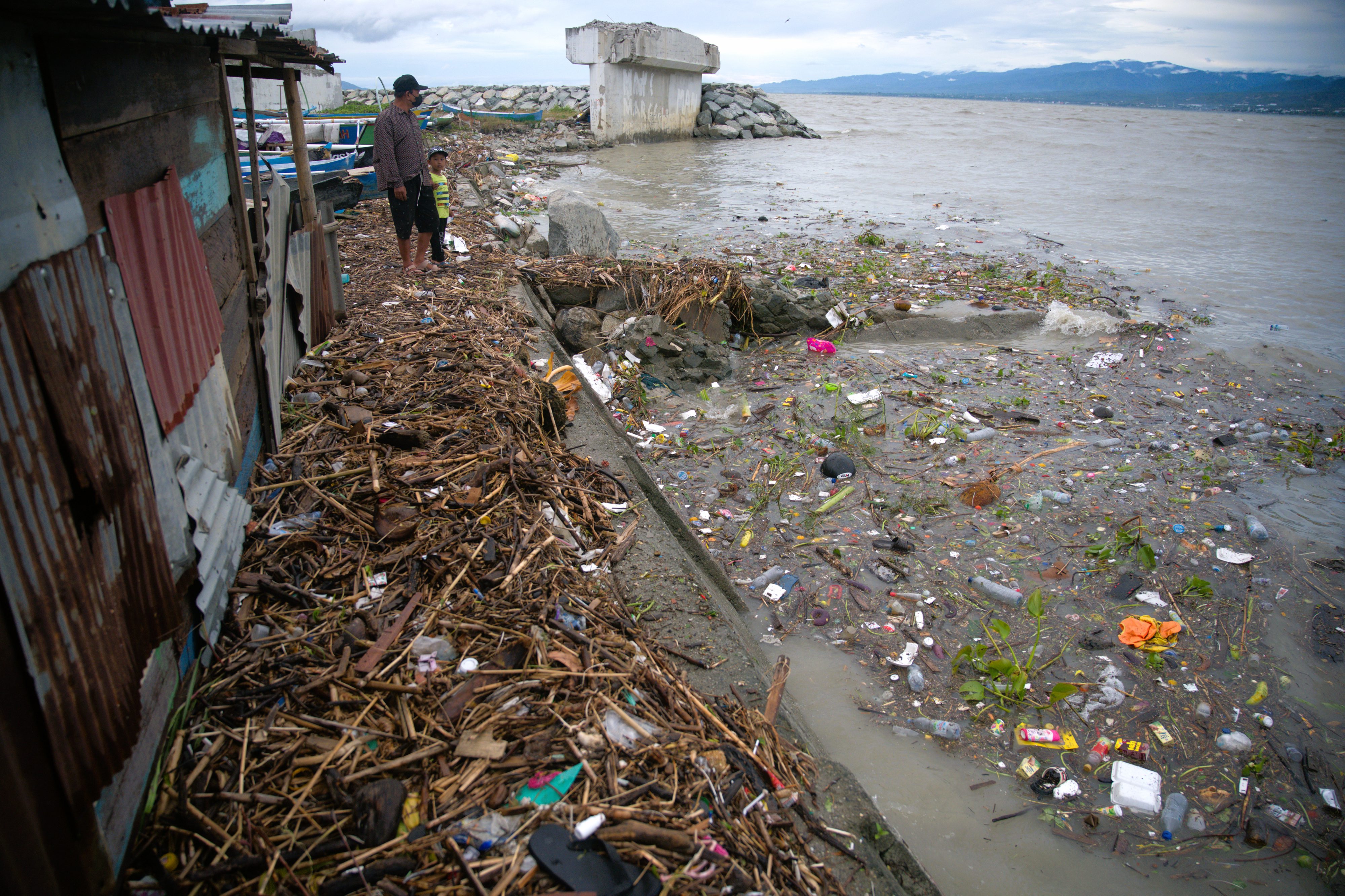 Aksi Bersih Pantai Upaya Bangkitkan Kesadaran Kolektif Tangani Sampah
