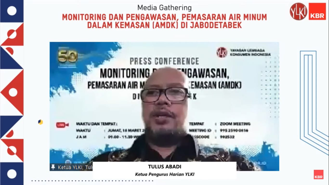 Ketua Pengurus Harian YLKI Tulus badi dalam diskusi mengenai distribusi dan penyimpanan AMDK